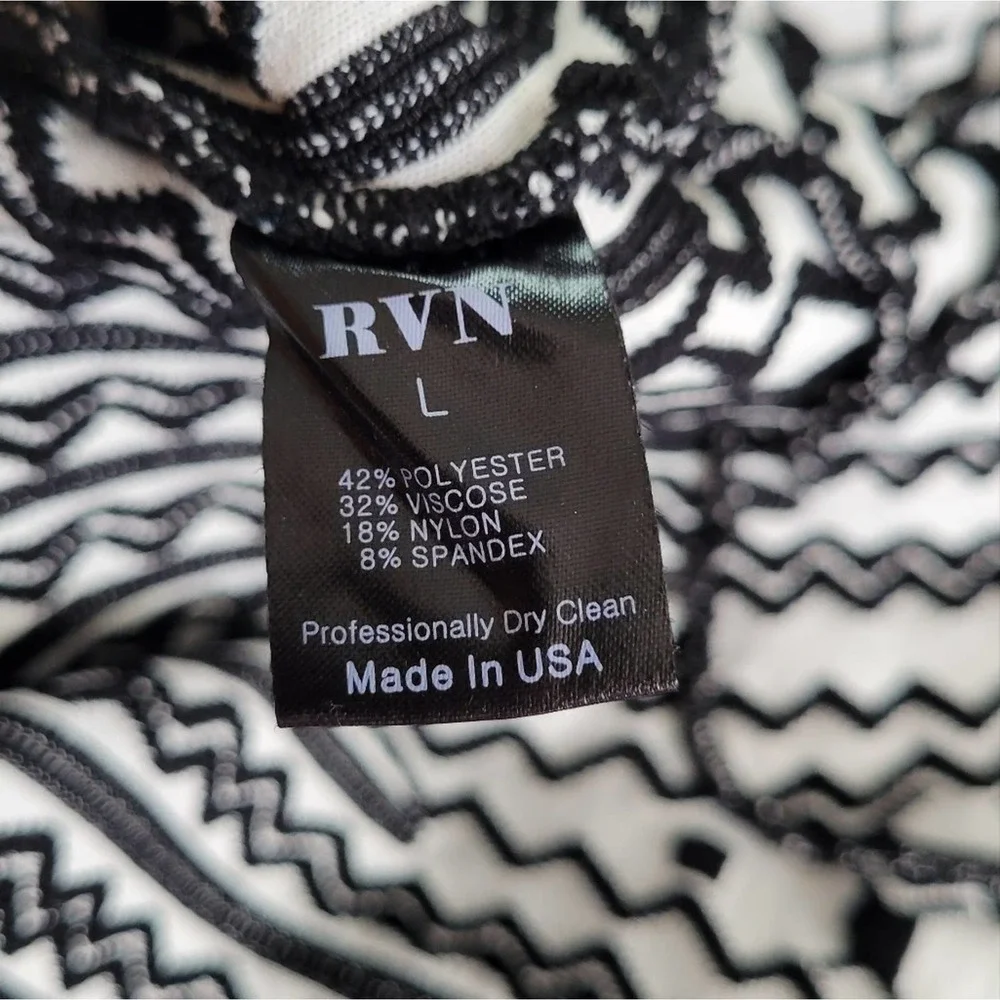 RVN Chevron 3D Jacquard Square Neck Flare Dress Black White Sz Large - Picture 9 of 9
